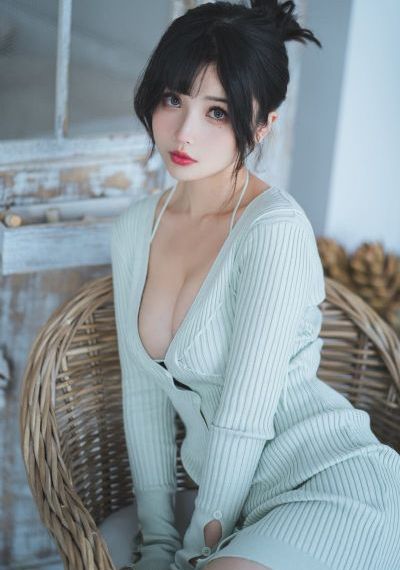 大胸女大学生电影