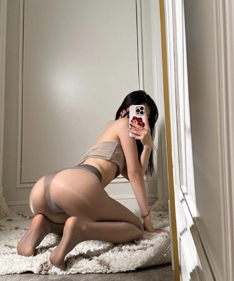 两个奶被老头摸着吃视频