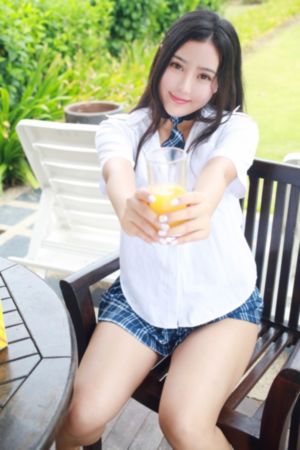 年轻的邻居少妇