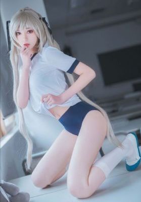 森林里的熊先生在冬眠中动漫